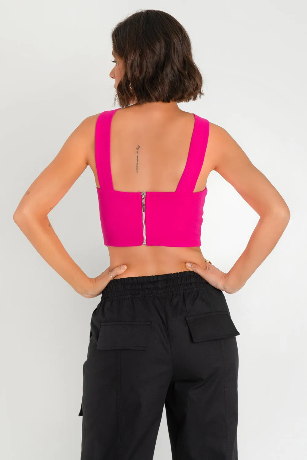 Crop top halter v ajustado