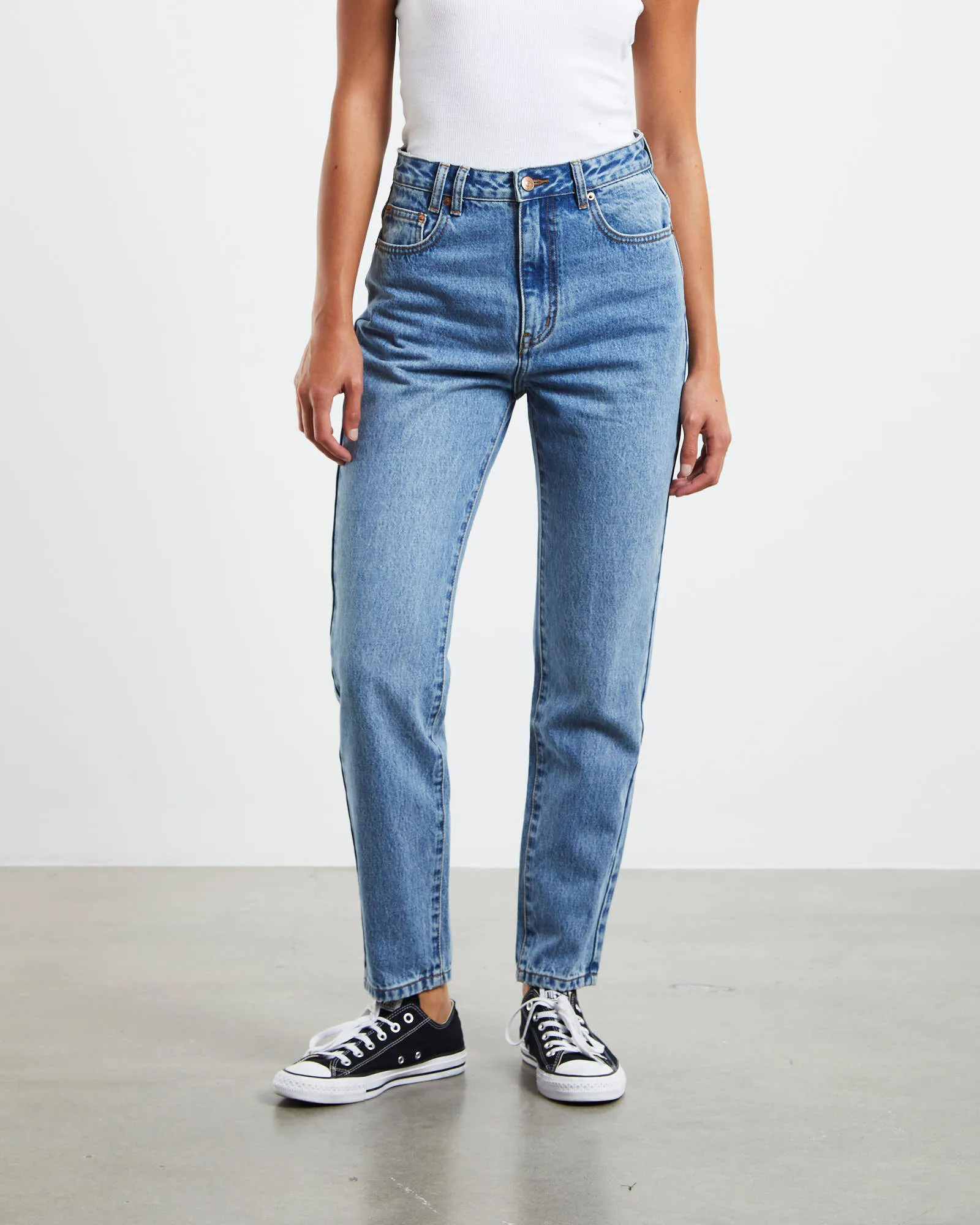 Insight Callee Classic Mom Jeans Island Blue