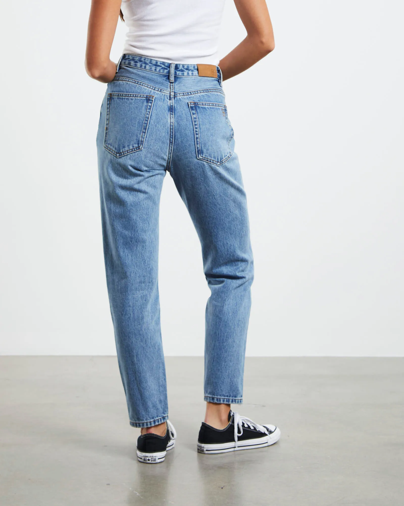 Insight Callee Classic Mom Jeans Island Blue