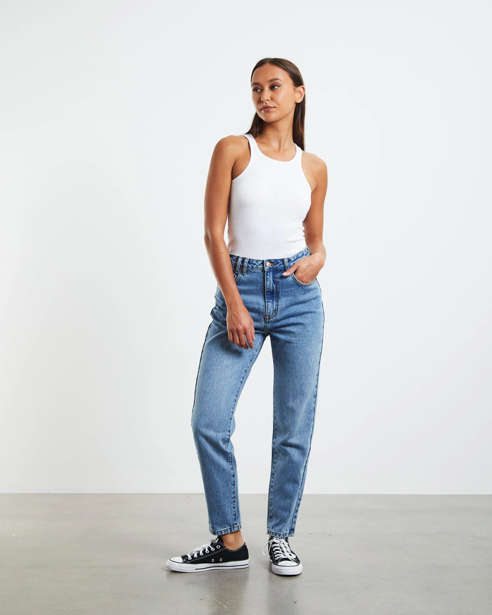 Insight Callee Classic Mom Jeans Island Blue